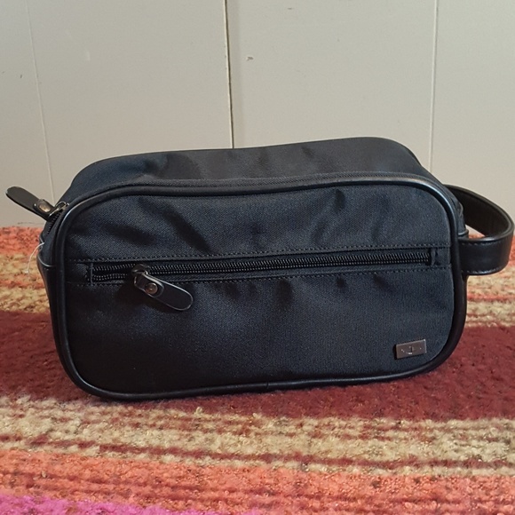 dockers toiletry bag